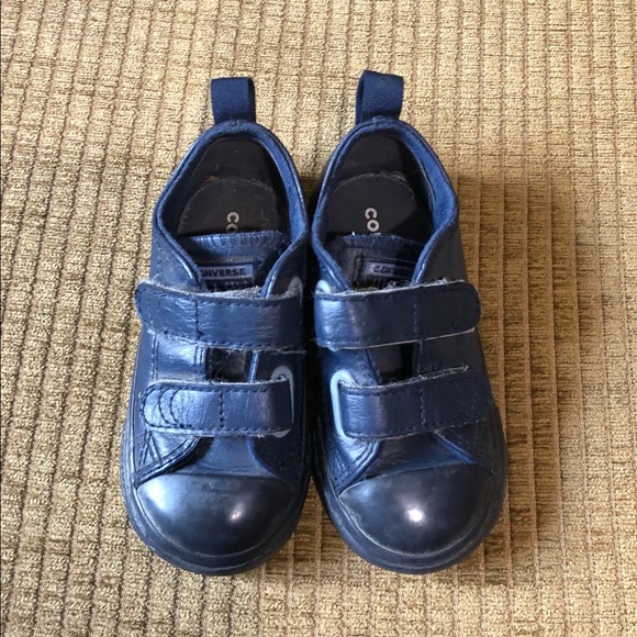 Converse all-star navy Velcro toddler shoes, Sz 7 - Picture 1 of 5
